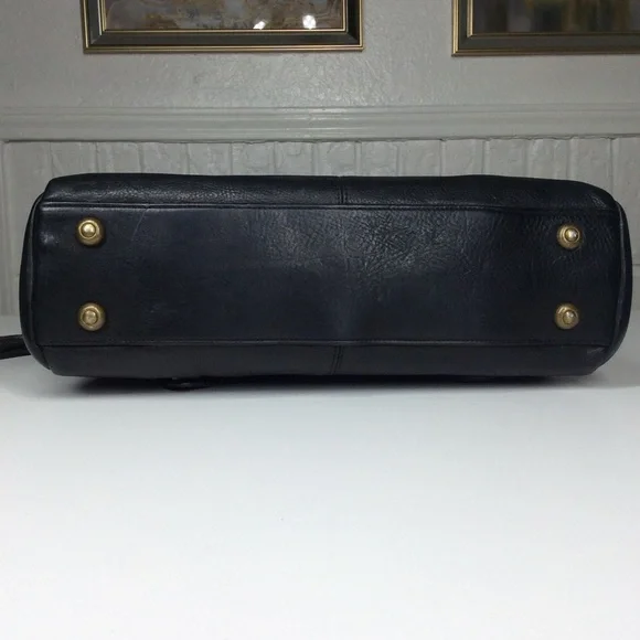 Tommy Bahama Genuine Leather Messenger Computer Briefcase Bag